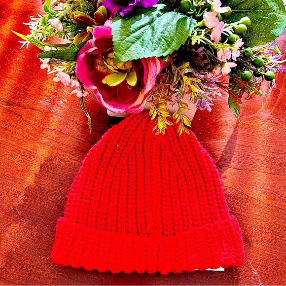 NWT Calvin Klein winter hat - Picture 2 of 2